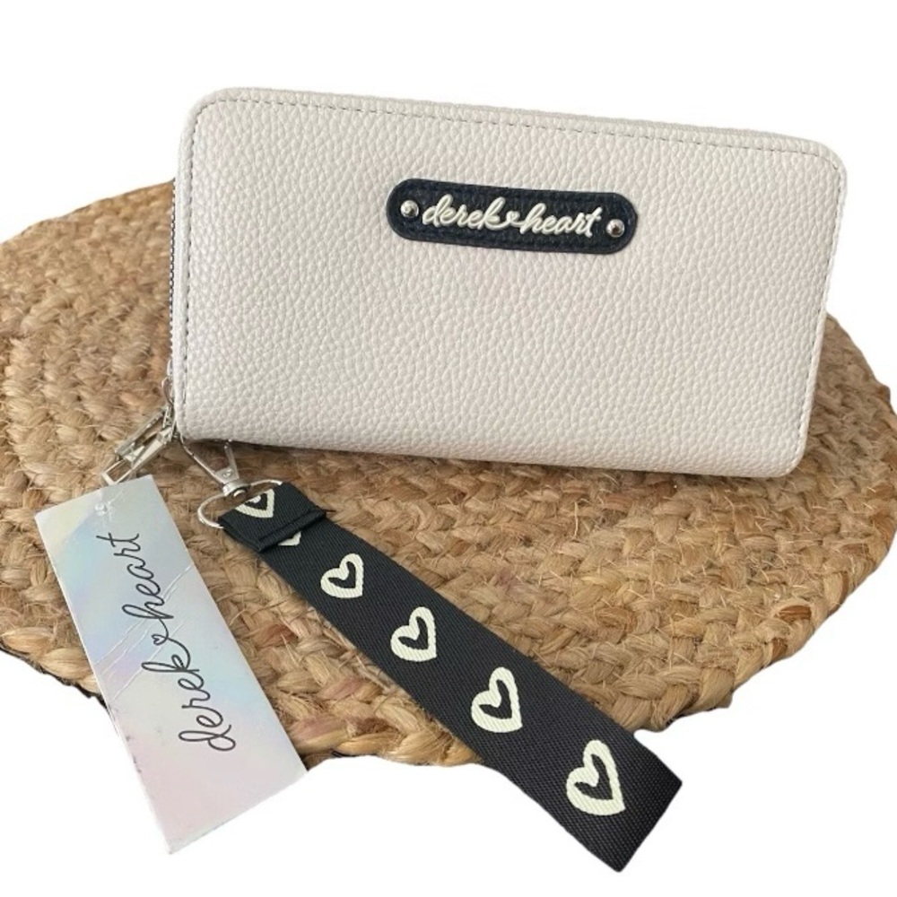 Derek Heart 🩷Wristlet